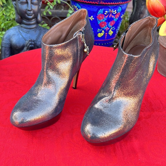 GORGEOUS New Donald J Pliner Metallic Bronze Stiletto Leather Booties 😍 - Picture 15 of 17